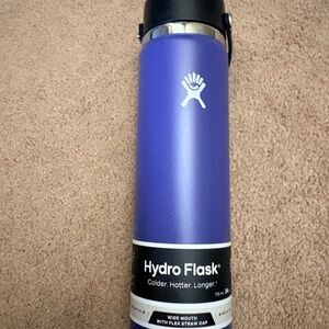 Hydro Flask 24 oz Wide Mouth water Bottle color phantom